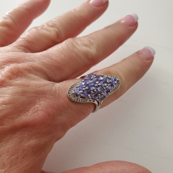 Amethyst and Sterling Silver Cocktail Ring - Picture 3 of 7
